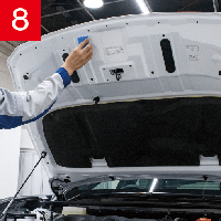 ボンネットの裏側